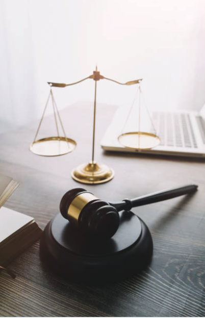 Balance et marteau de la justice